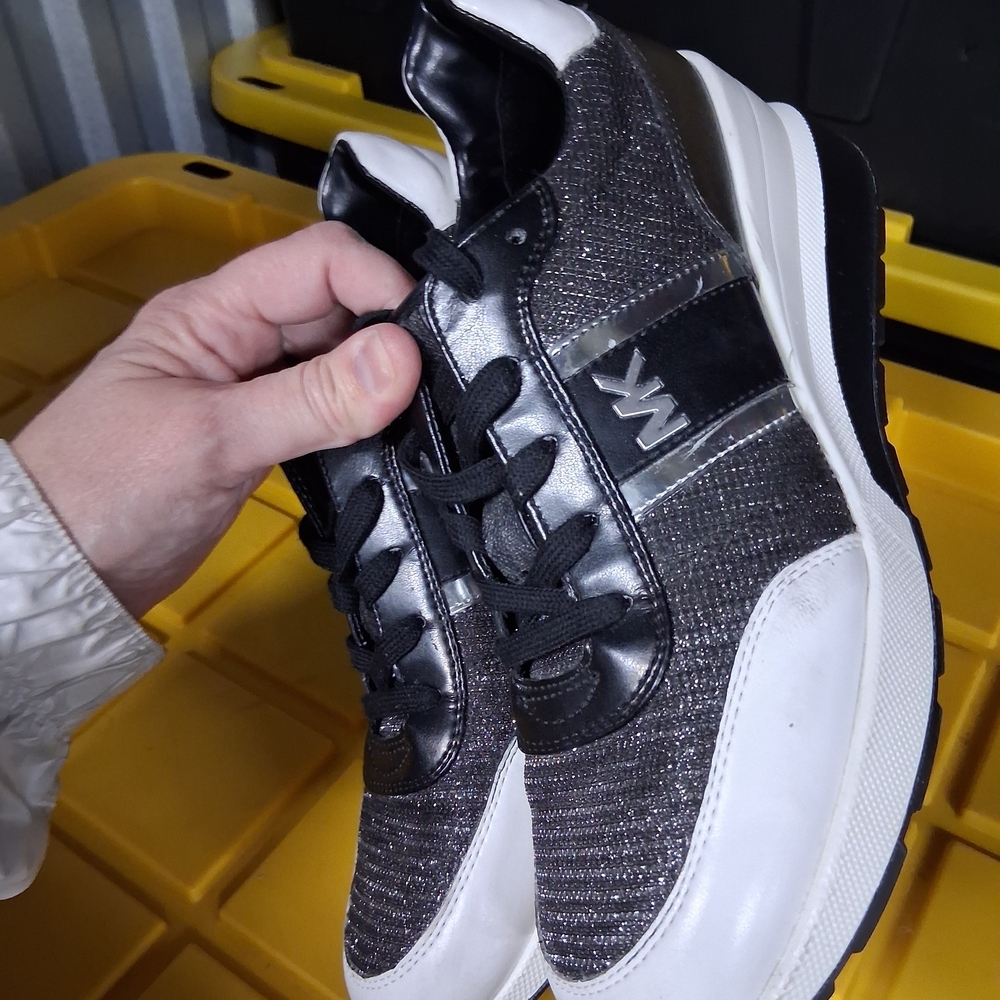 Stylish Black and White Men's Sneakers - Picture 5 of 6